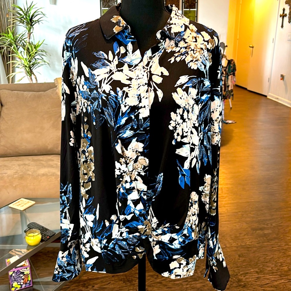 Jennifer Lopez Collection: Floral Knot Twist, 1/2 Button Down Blouse, Size XL